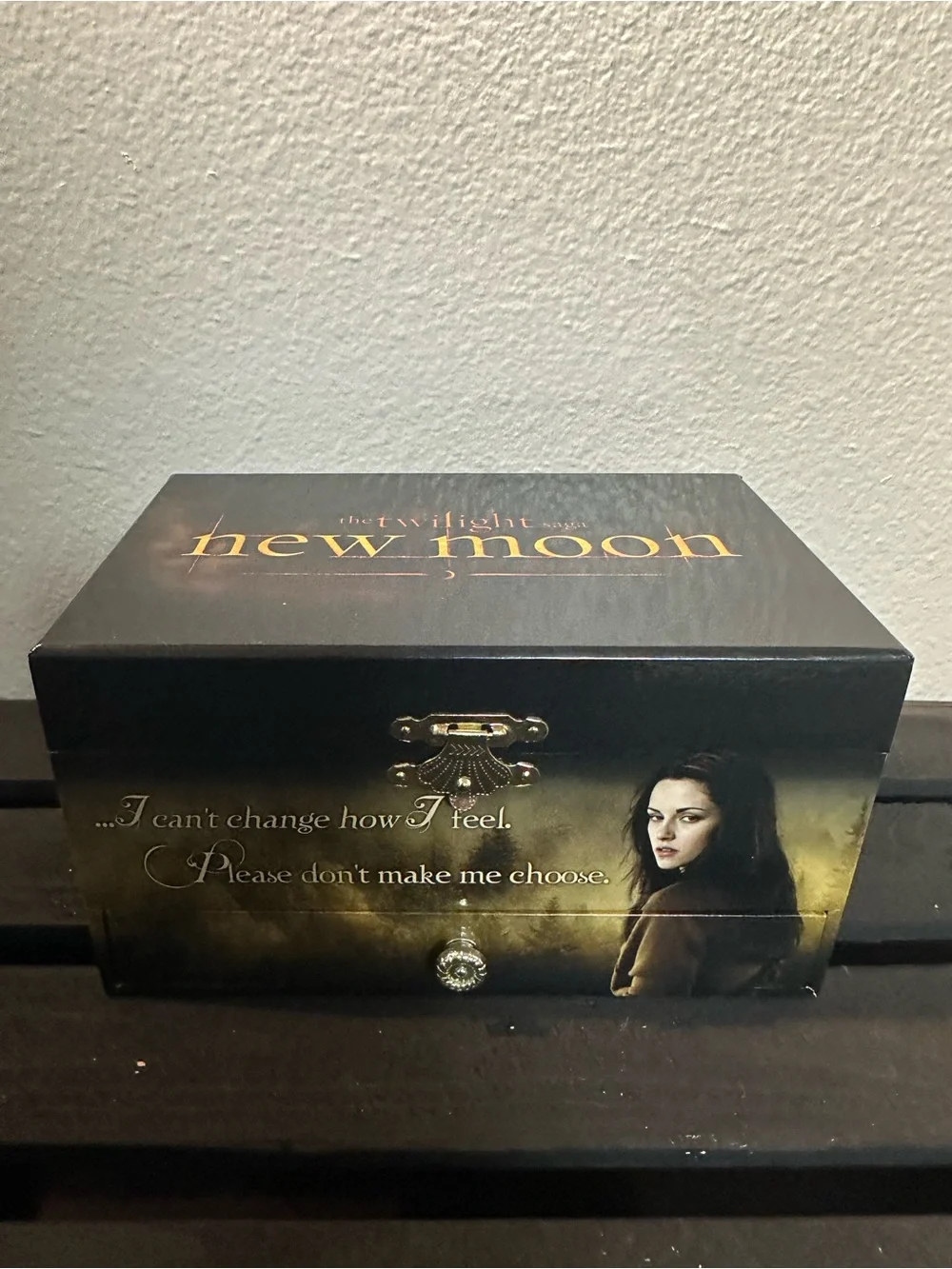 The Twilight Saga New Moon Music Jewelry Box - Black and Gold